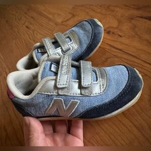 New Balance Kids' Blue and Gray Shoes size 9